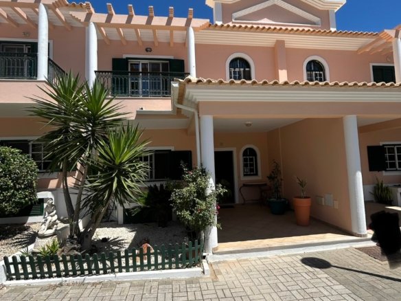 Villa in Albufeira with pool - private condominium