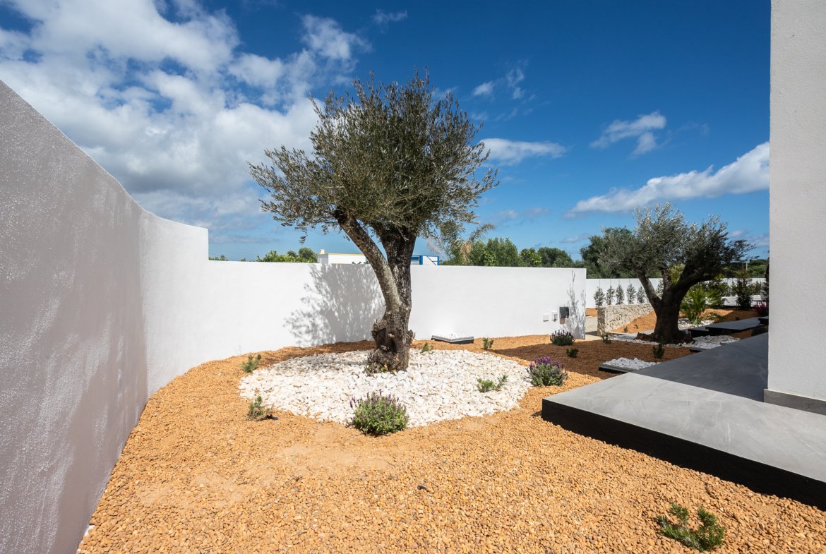 Exceptional Single-Level Villa with Pool & Ocean Views – Bias do Sul, Olhão