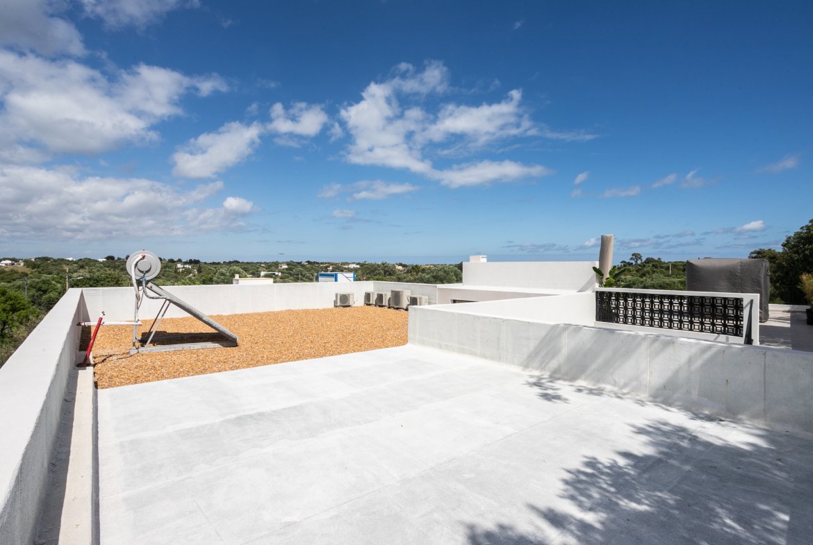 Exceptional Single-Level Villa with Pool & Ocean Views – Bias do Sul, Olhão