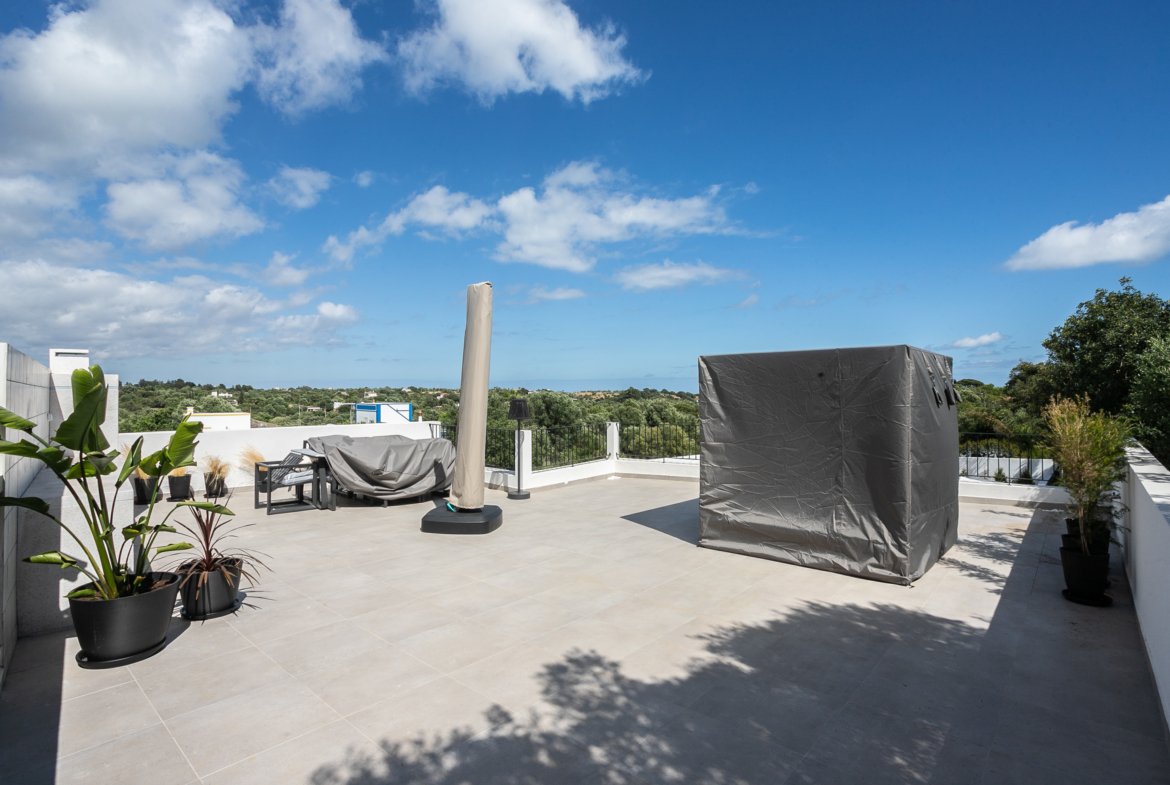 Exceptional Single-Level Villa with Pool & Ocean Views – Bias do Sul, Olhão