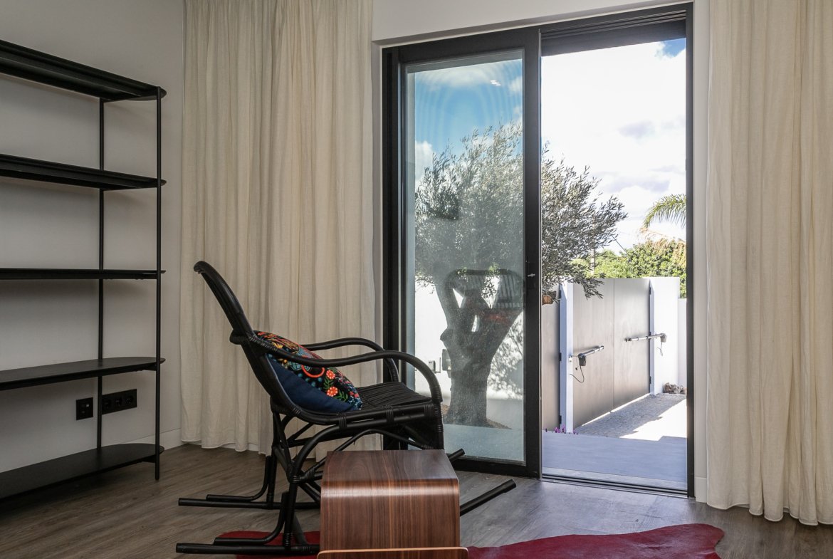Exceptional Single-Level Villa with Pool & Ocean Views – Bias do Sul, Olhão