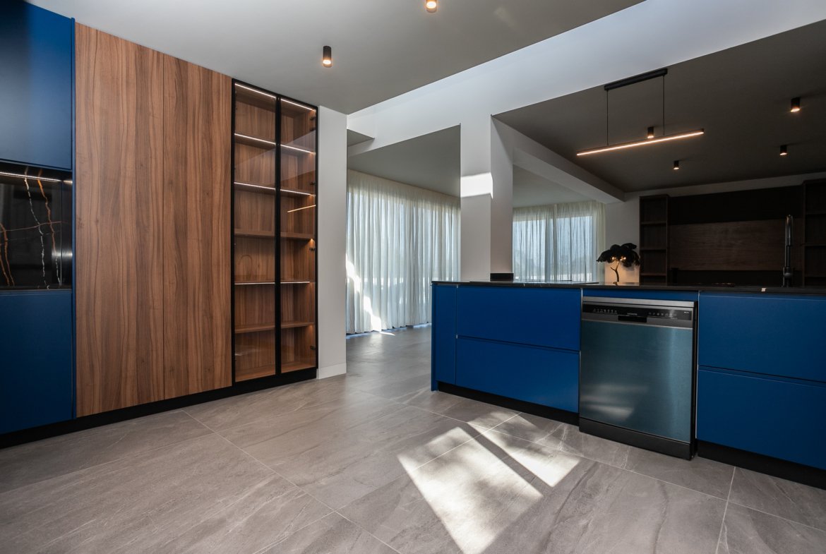 Exceptional Single-Level Villa with Pool & Ocean Views – Bias do Sul, Olhão