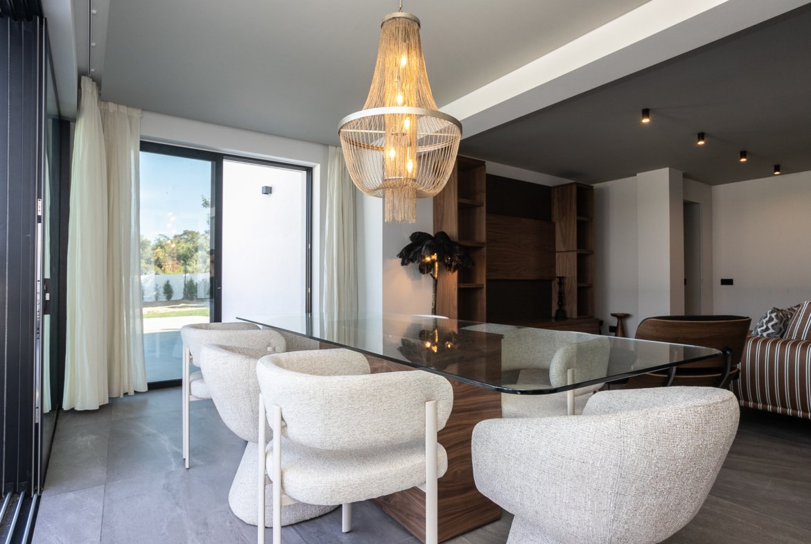 Exceptional Single-Level Villa with Pool & Ocean Views – Bias do Sul, Olhão