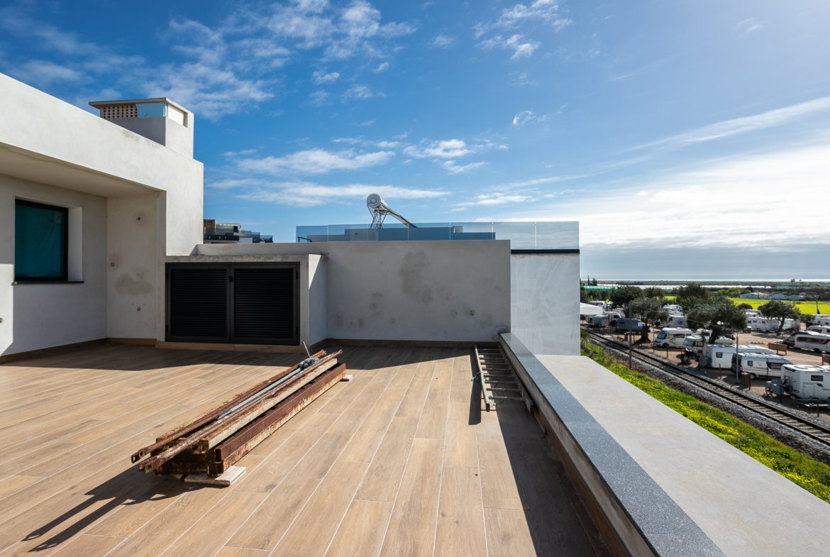 New T4+1 Villa in Tavira – Sea Views, Rooftop & Private Pool