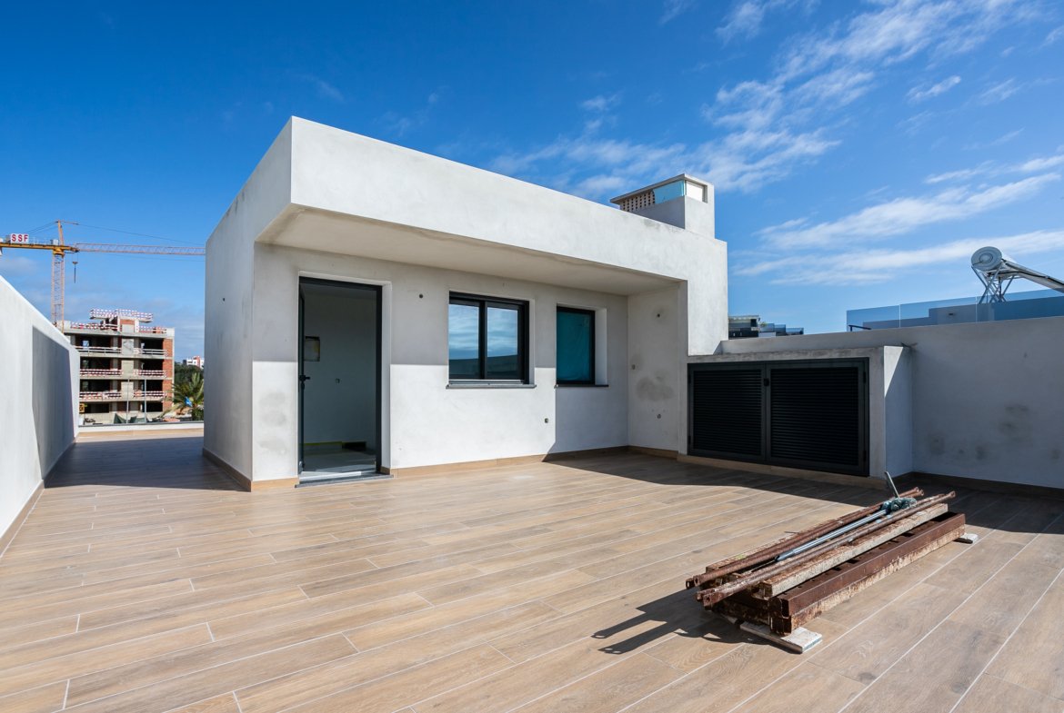 New T4+1 Villa in Tavira – Sea Views, Rooftop & Private Pool