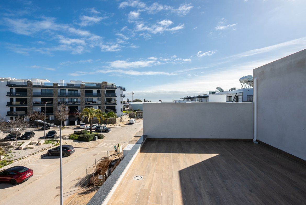 New T4+1 Villa in Tavira – Sea Views, Rooftop & Private Pool
