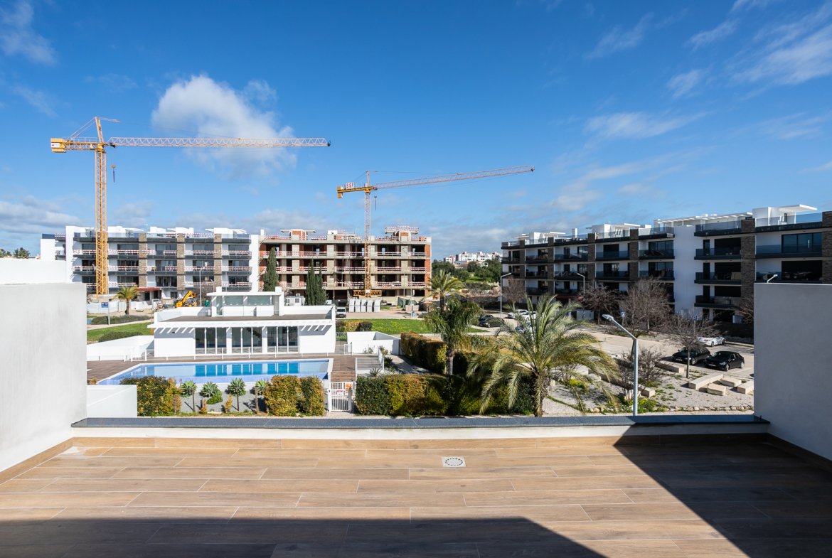 New T4+1 Villa in Tavira – Sea Views, Rooftop & Private Pool