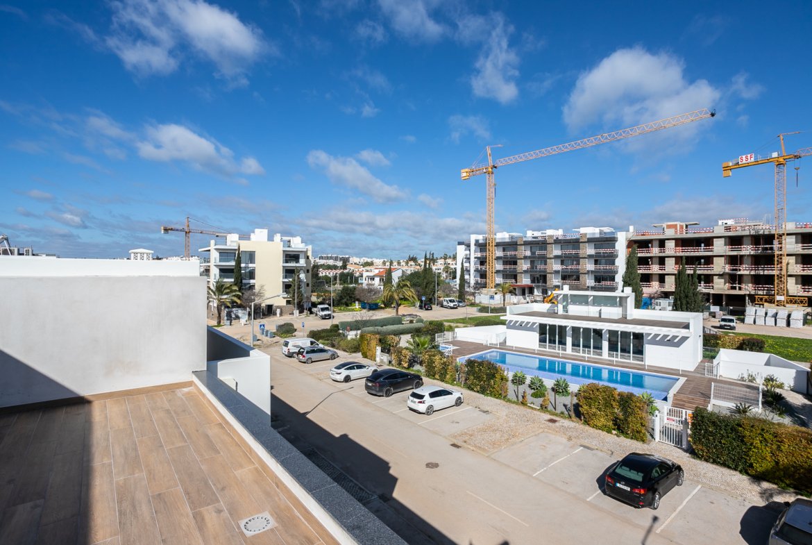 New T4+1 Villa in Tavira – Sea Views, Rooftop & Private Pool