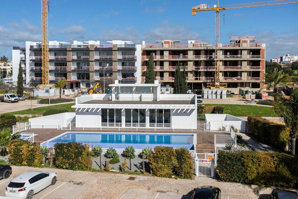 New T4+1 Villa in Tavira – Sea Views, Rooftop & Private Pool