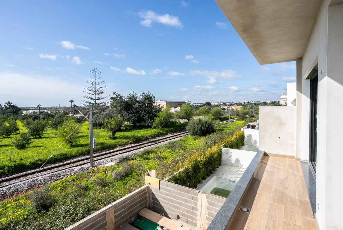 New T4+1 Villa in Tavira – Sea Views, Rooftop & Private Pool