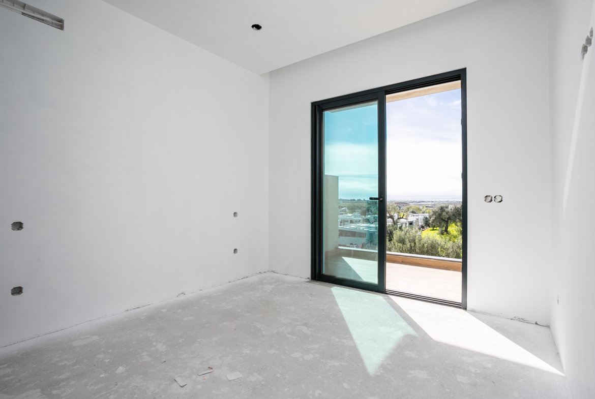 New T4+1 Villa in Tavira – Sea Views, Rooftop & Private Pool